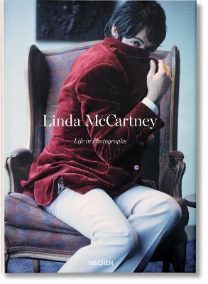 LIFE IN PHOTOGRAPHS By:McCartney, Linda Eur:40,63 Ден2:1899